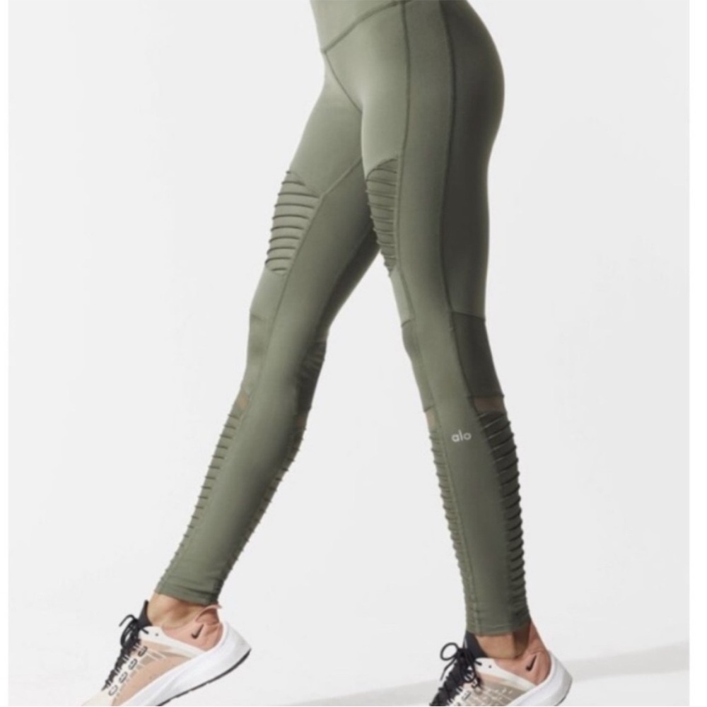 ALO Yoga Sage Green Women's Leggings - Picture 8 of 12